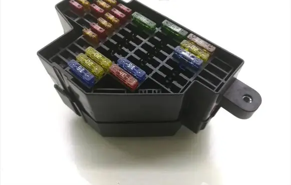 Volkswagen PASSAT B6 Fuse box set 2061255835