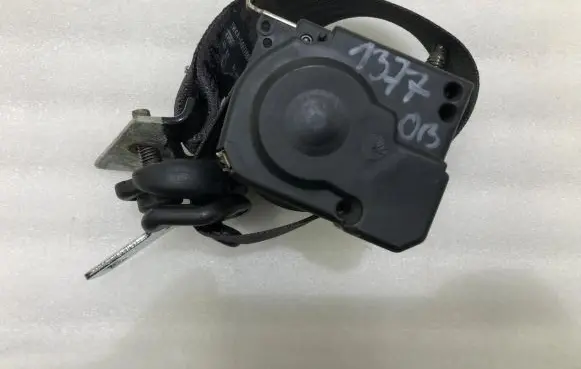Jaguar S-Type Front seatbelt