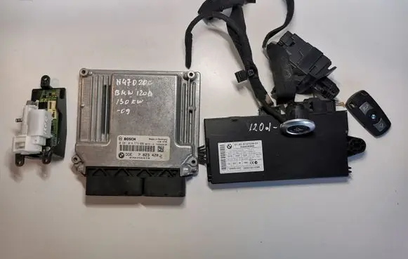 BMW 1 E81 E87 Engine ECU kit and lock set 782342001 0281014572