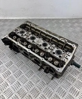 Volkswagen PASSAT B7 Engine head 03C103358