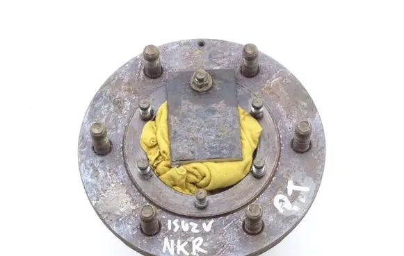 Isuzu N Series Front wheel hub