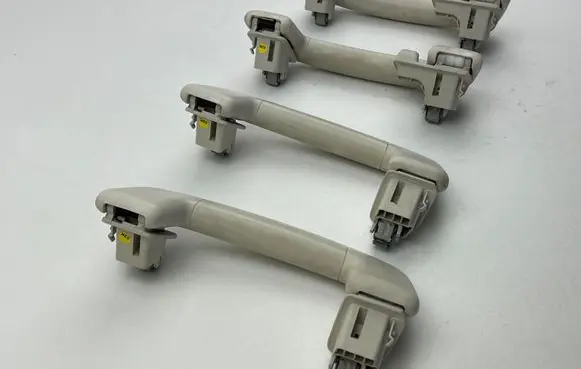 Volkswagen PASSAT B8 A set of handles for the ceiling 