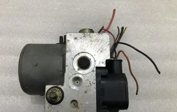 Nissan Almera N16 ABS Pump