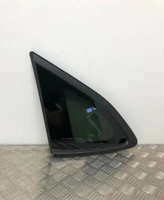 Hyundai Tucson TL Rear side window