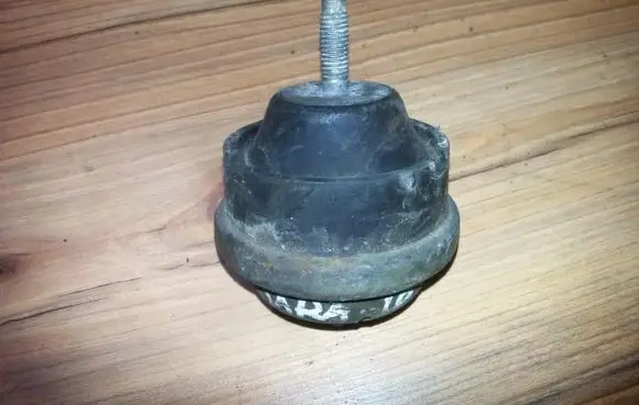 Citroen Xsara Engine mount bracket