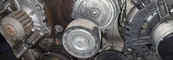 Land Rover Freelander 2 - LR2 Generator/alternator belt tensioner