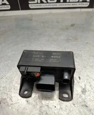 Mercedes-Benz E W211 Glow plug pre-heat relay 0285454032