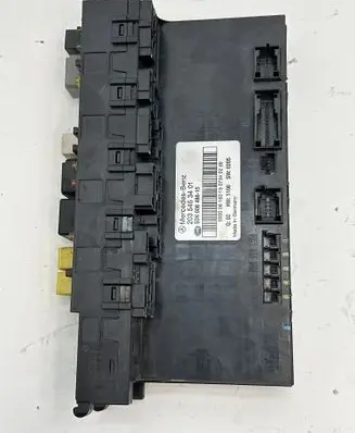 Mercedes-Benz C W203 Fuse module 2035453401