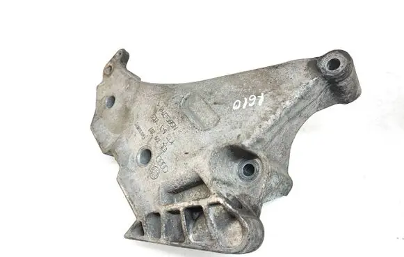 Skoda Octavia Mk2 (1Z) Engine mounting bracket 03L199207