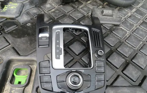 Audi A5 Sportback 8TA Head unit multimedia control 8T0919609F
