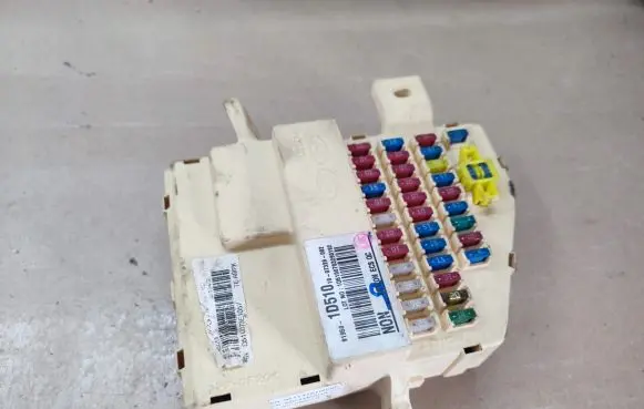KIA Carens II Fuse module 919501D510