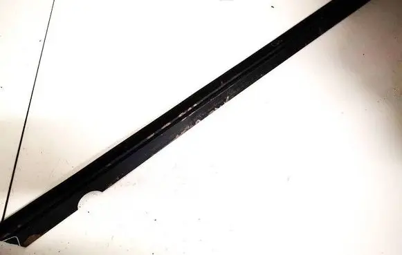 Mercedes-Benz C AMG W204 Front door glass trim molding 