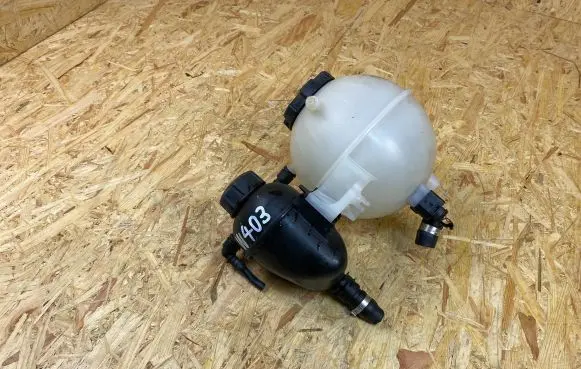 BMW X3 G01 Coolant expansion tank/reservoir 7925685 8610661