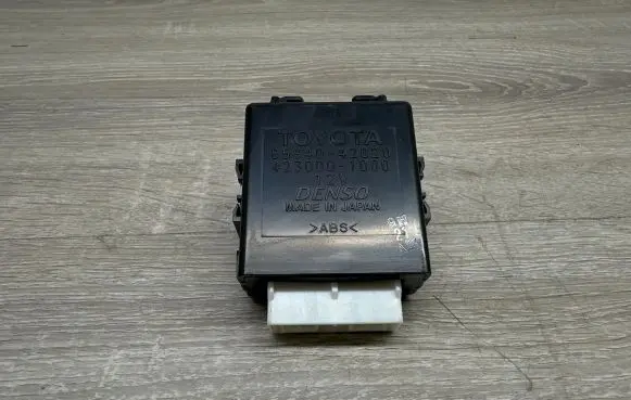 Toyota RAV 4 (XA30) Window wiper relay 8594042020 4230001000