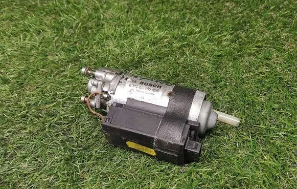 BMW 7 E38 Steering column adjust motor 6903946 67646903946