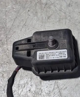 Skoda Superb B8 (3V) Alarm system siren 5Q0951605A 909496009 C8198996