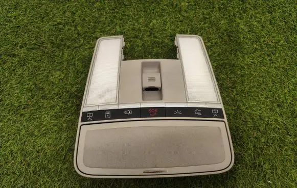 Mercedes-Benz S W221 Front seat light A2218705786 A2218704586 A2214421623