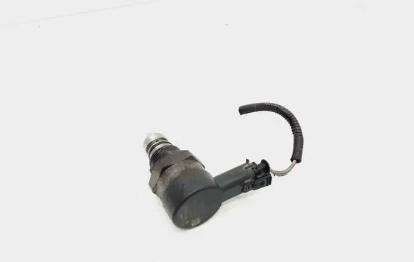 Volvo XC70 Fuel pressure regulator 30750409