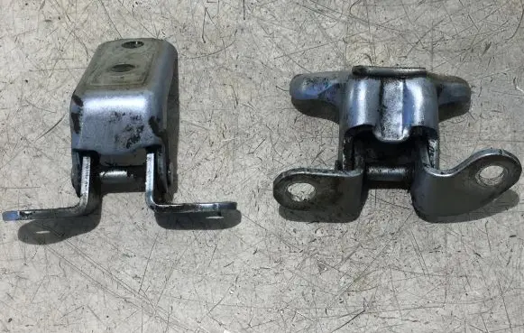 Toyota Auris E180 Front door hinge set ES03