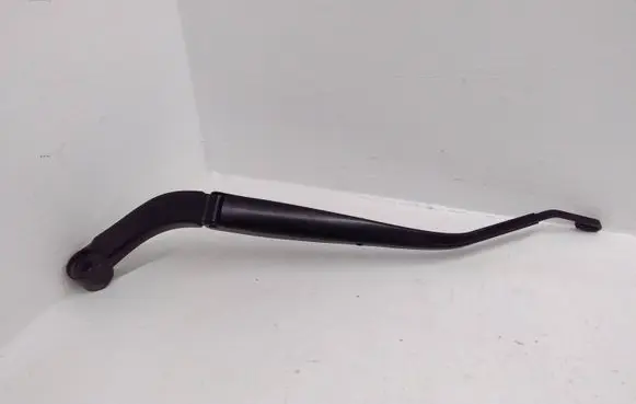 Mazda CX-3 Front wiper blade arm