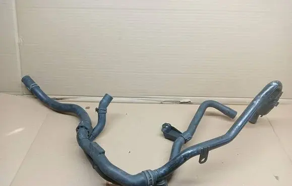 Volkswagen PASSAT B7 Engine coolant pipe/hose 3AA122109B