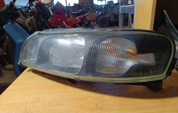 Volvo XC70 Headlight/headlamp 04HCR2502A 89007859