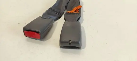 Mazda 626 Rear seatbelt buckle