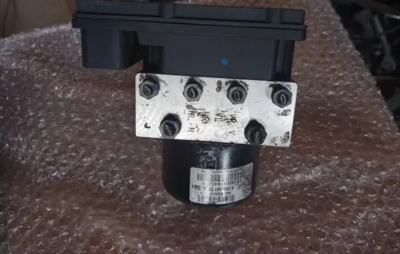 Mercedes-Benz C W203 ABS Pump A0064310312