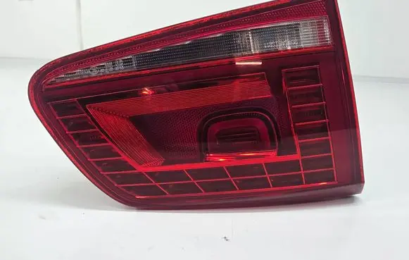 Tailgate rear/tail lights