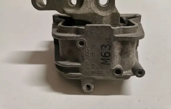 Volkswagen PASSAT CC Engine mount bracket 1K0199262