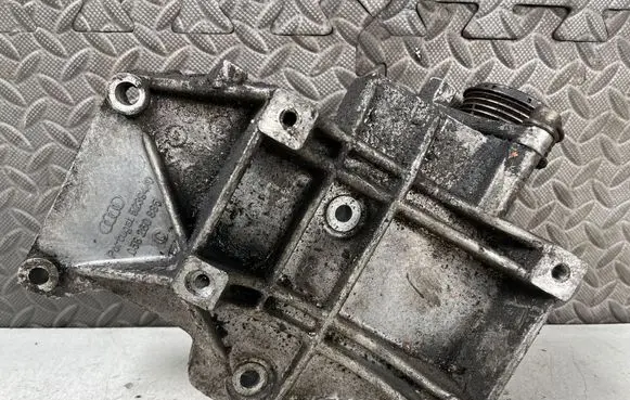 Volkswagen PASSAT B5 A/C compressor mount bracket 058260885 523940