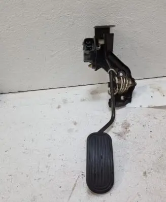 Toyota Avensis Verso Accelerator throttle pedal
