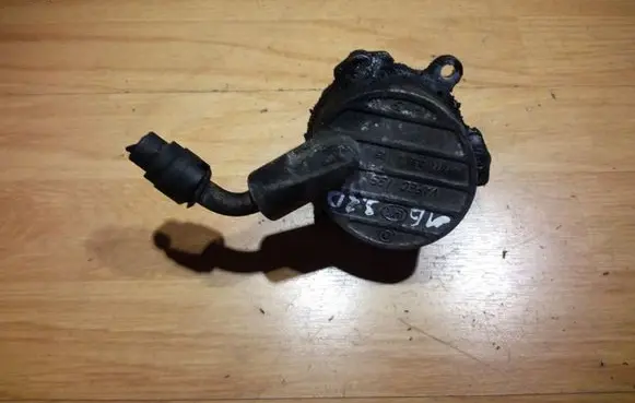Mercedes-Benz C W203 Vacuum pump A6112300065