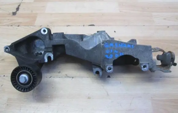 Nissan Qashqai Engine mount bracket