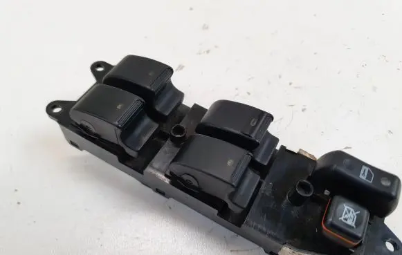 Toyota Corolla Verso AR10 Electric window control switch 848200F030