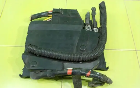 Ford Focus Fuse box set AV6T14A067BC BEZPIECZNIKOW