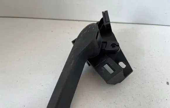 Volkswagen PASSAT B7 Engine bonnet (hood) release handle 1K1823633