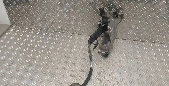 Toyota Verso Clutch pedal 