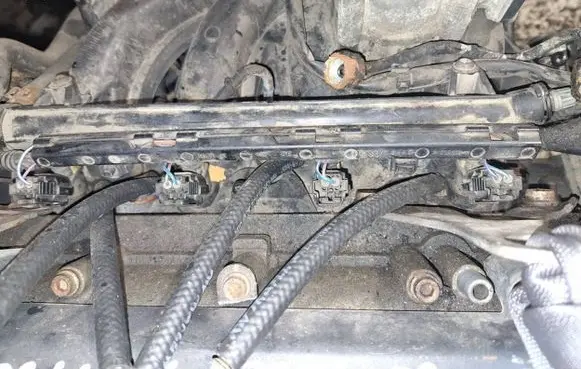 Skoda Roomster (5J) Fuel main line pipe 036971824