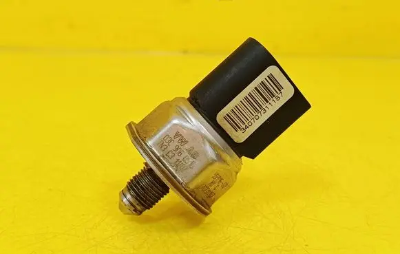 Volkswagen PASSAT B6 Fuel pressure sensor 03C906051G 55PP1602