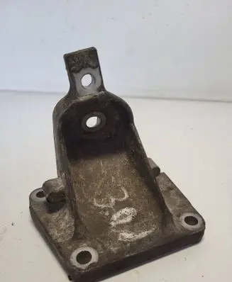 BMW 5 E39 Engine mounting bracket 22111093812