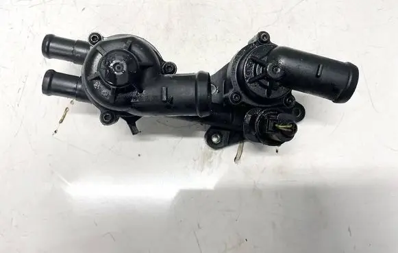 Volkswagen Golf V Engine coolant pipe/hose 03C121118D