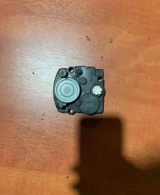 Lexus RX 450H Headlight level adjustment motor 8566330010 3700079075 12V05P23