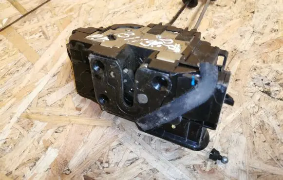Hyundai Santa Fe Front door lock 813202B030