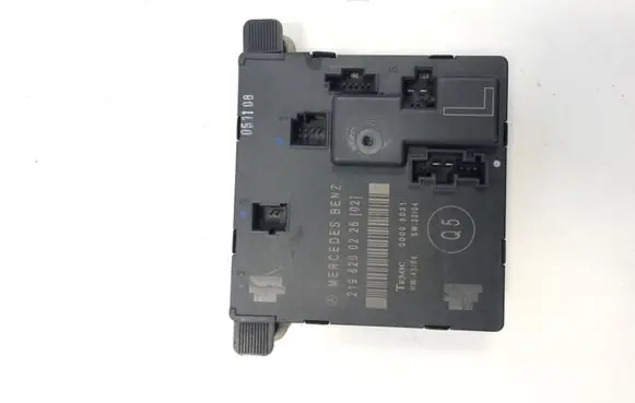 Mercedes-Benz CLS C219 Door control unit/module 2198200226 00005031