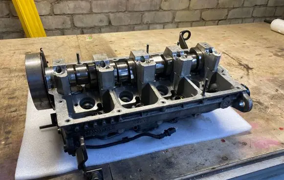 Volkswagen PASSAT B5.5 Engine head 038103373R 117A