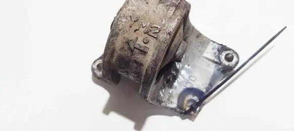 Nissan Almera Tino Engine mount bracket ym2