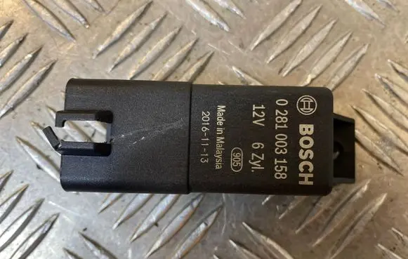 Audi A4 S4 B9 Glow plug pre-heat relay 0281003158 4M0907282E
