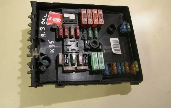Audi A3 S3 8P Fuse module 1K0937125A