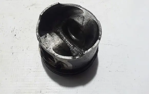 Renault Megane II Piston with connecting rod 7701474084